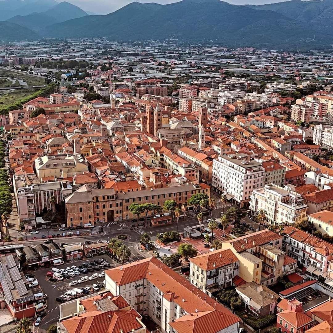 Apartmán Largodoria - Viaarchivolto, Box Auto Privato Incluso Albenga Exteriér fotografie