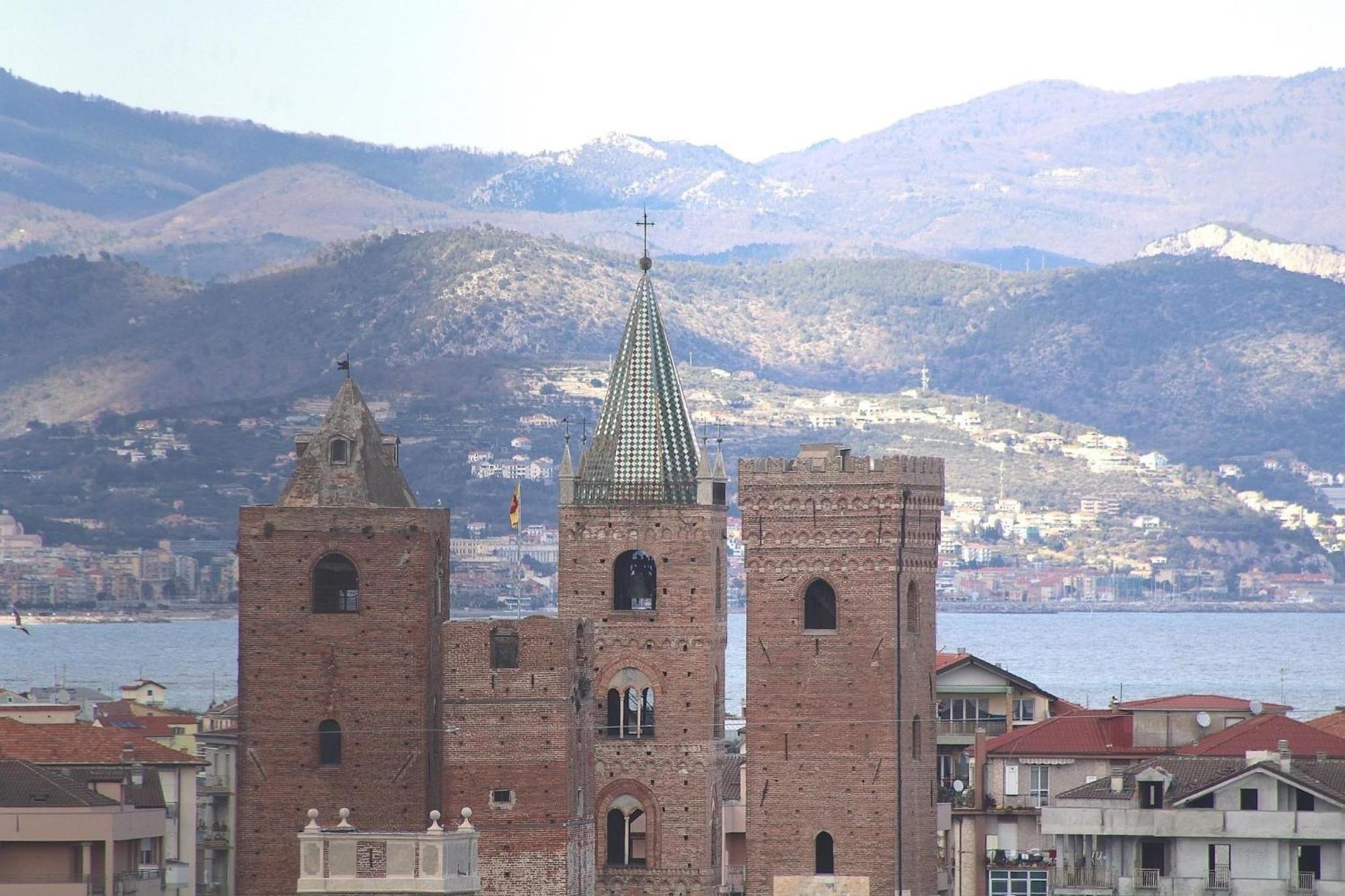 Apartmán Largodoria - Viaarchivolto, Box Auto Privato Incluso Albenga Exteriér fotografie